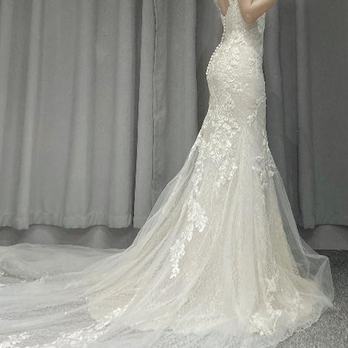 上品！繊細な花レース vネック マーメイド くるみボタン オフホワイト  