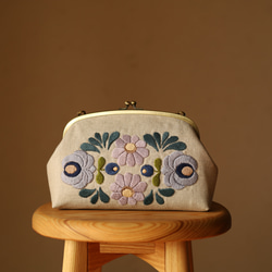 ナチュラルリネン　グレイッシュパープル花刺繍 　バッグ　ポシェット 4枚目の画像