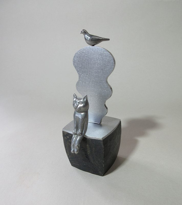 オブジェ「座るネコと鳩」 7枚目の画像