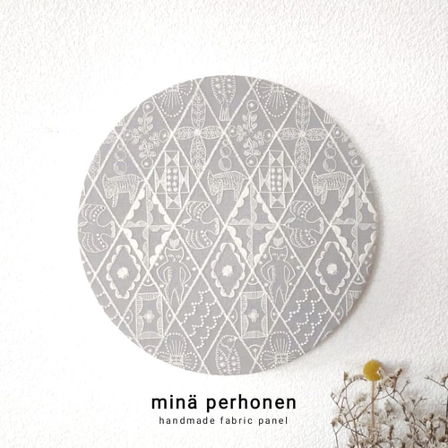ファブリックパネルミナペルホネンシンフォニー丸型刺繍