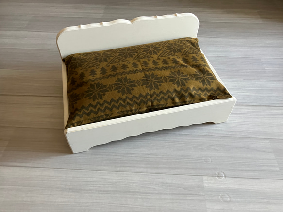 【サンプル価格】木製　ペットベッドと羽毛クッションのセット！　リアルダウン使用 2枚目の画像