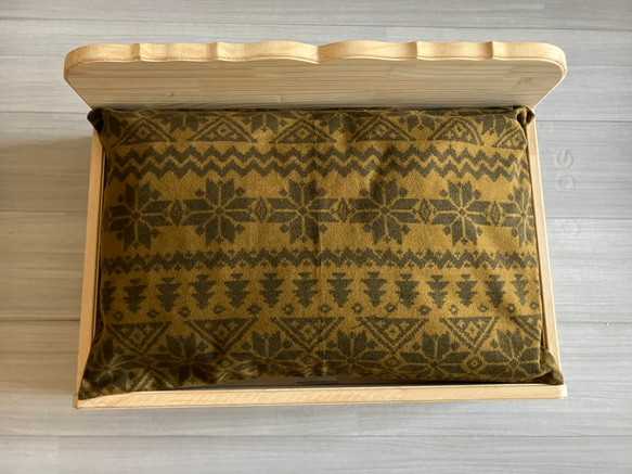 【サンプル価格】木製　ペットベッドと羽毛クッションのセット！　リアルダウン使用 7枚目の画像