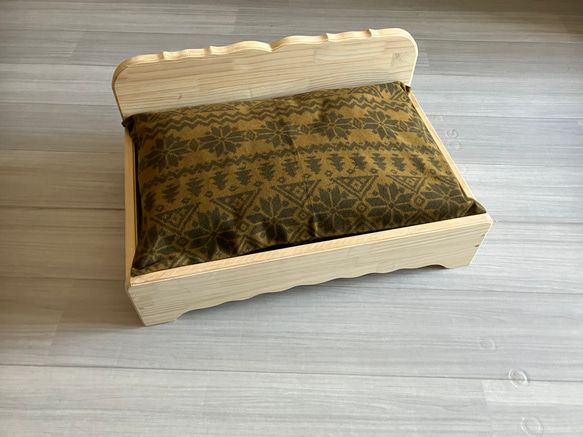 【サンプル価格】木製　ペットベッドと羽毛クッションのセット！　リアルダウン使用 3枚目の画像