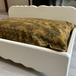 【サンプル価格】木製　ペットベッドと羽毛クッションのセット！　リアルダウン使用 1枚目の画像
