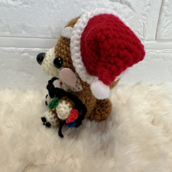 クリスマス『ライトの飾り付け中 柴犬』 編みぐるみ 2枚目の画像