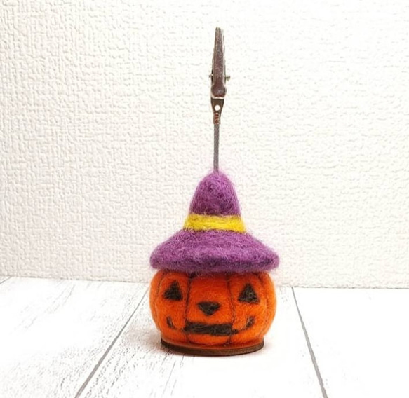 ハロウィンかぼちゃのメモスタンド カードスタンド 羊毛フェルト 1枚目の画像