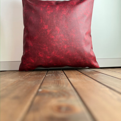 【椅子生地使用】【日本製】【クッションカバー】 合成皮革　ノスタルジック　ヴィンテージ風　赤色　50×50㎝ 3枚目の画像