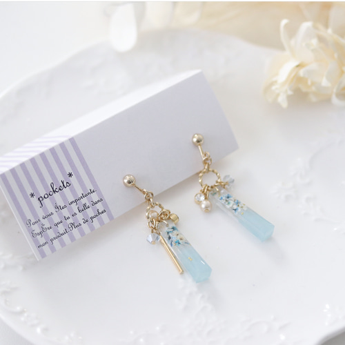 お花のミニスティックピアス/イヤリング ブルー イヤリング 