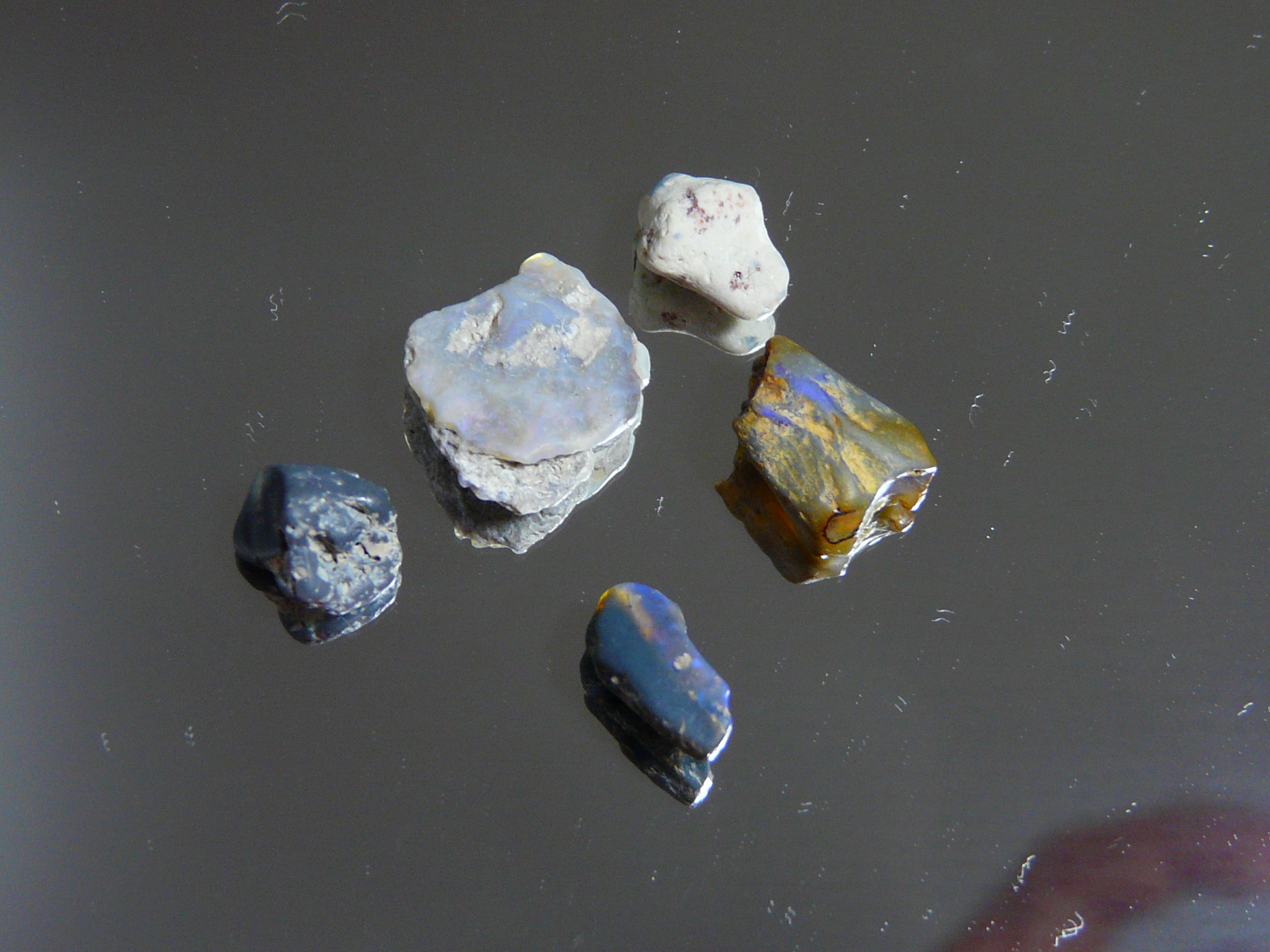 30915-5 ライトニングリッジ産 天然ブラックオパール 原石 天然石