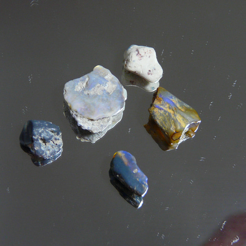 30915-5 ☆ライトニングリッジ産☆ 天然ブラックオパール 原石 天然石