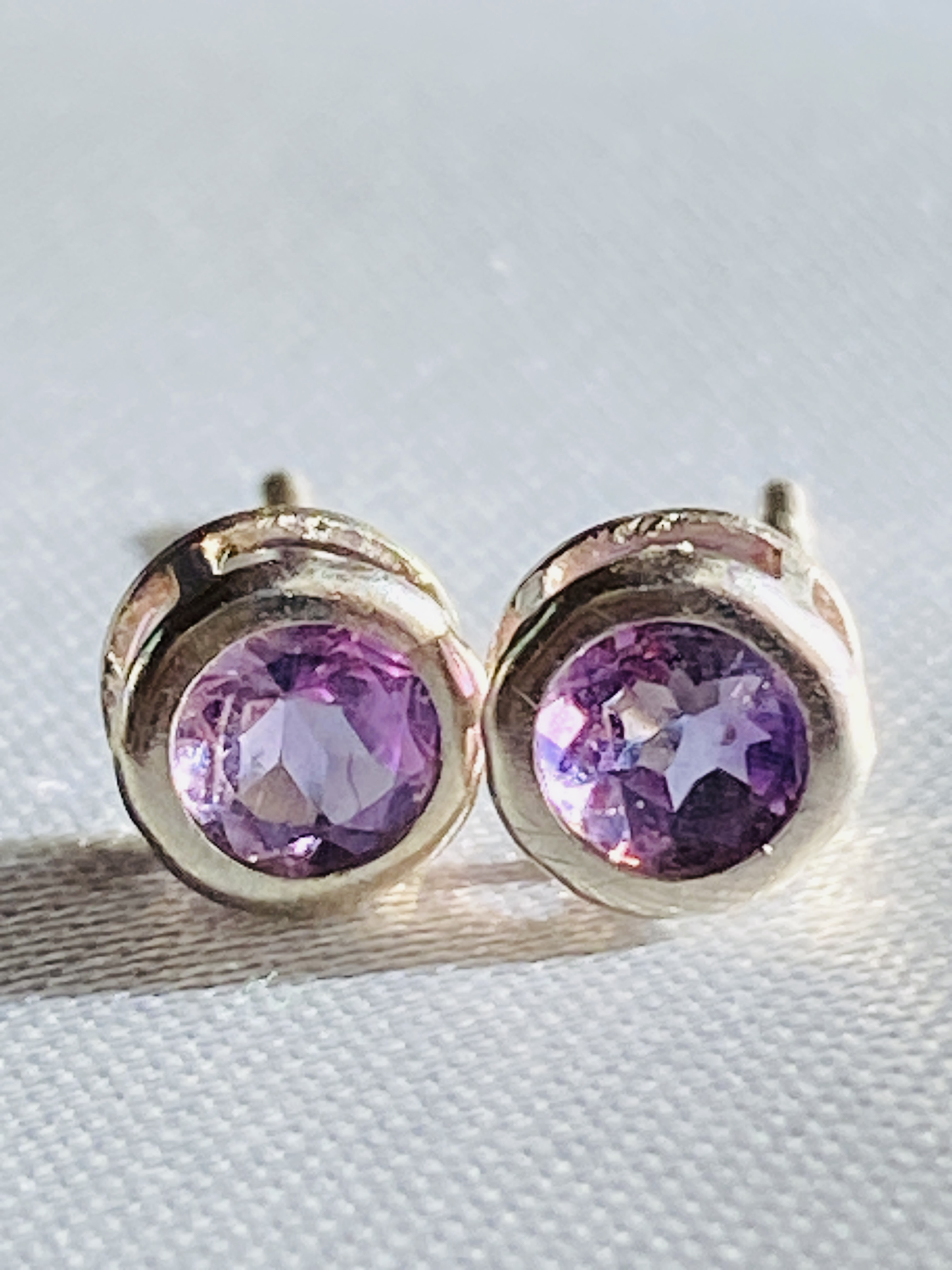 葡萄ピアス　天然石　2月誕生石　アメジスト