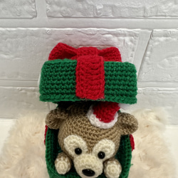 クリスマス『クリスマスプレゼントボックスからちょこんと顔を出すクマさん』  編みぐるみ 4枚目の画像