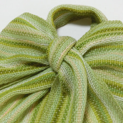 萌黄(もえぎ)色の手織り春マフラー　長さ190cm 1枚目の画像