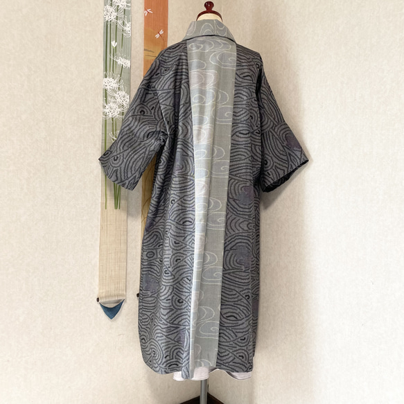 大島紬で作ったコート　朝まだき 4枚目の画像