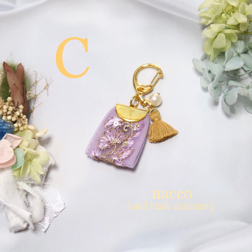 キーホルダー＊ インド刺繍リボン タッセルorチャーム付き 