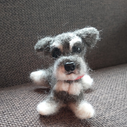 羊毛フェルト　シュナウザー 受注制作] 羊毛フェルト人形ミニチュアシュナウザー子犬お座り