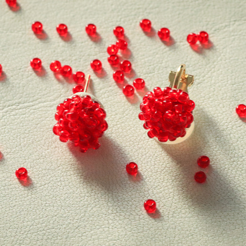 木苺 / raspberry ⌇ ビーズ刺繍 ガラスビーズ クリア ピアス