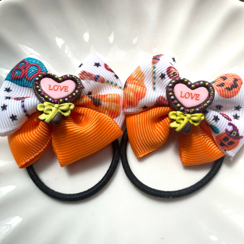 No.332　レジン ヘアゴム マグネット ピンバッジ 雪うさぎ No.412 レジン ヘアゴム マグネット ピンバッジ 桜うさぎ透け感あり