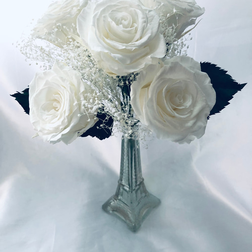プリザーブドフラワー大輪の白薔薇とかすみ草の花束】 プリザーブド