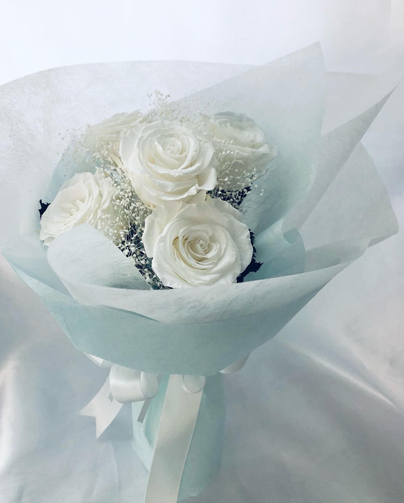プリザーブドフラワー大輪の白薔薇とかすみ草の花束】 プリザーブド