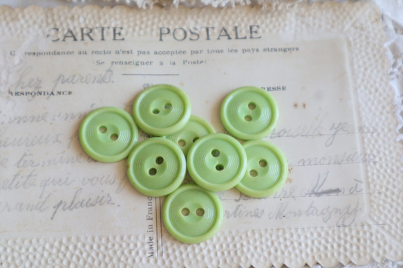 フランス 4個 アンティークボタン A1489 アップルグリーン 1枚目の画像