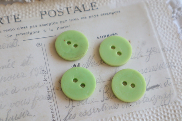 フランス 4個 アンティークボタン A1489 アップルグリーン 7枚目の画像
