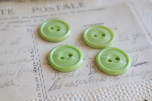 フランス 4個 アンティークボタン A1489 アップルグリーン 6枚目の画像