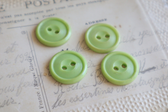 フランス 4個 アンティークボタン A1489 アップルグリーン 5枚目の画像