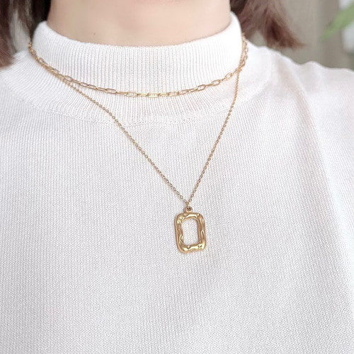 スクエアチャームネックレス／サージカルステンレスゴールド