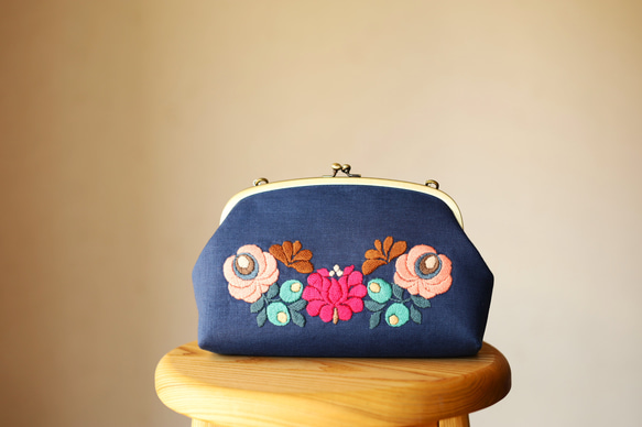 ブルーリネン　花刺繍 　バッグ　ポシェット 4枚目の画像