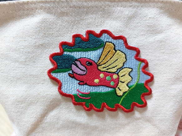 魚に女と描きまして ワッペン アップリケ 刺繍 可愛い ポップ 個性的 オリジナル 日本製 ピンク レッド ファンシー 13枚目の画像