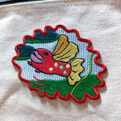 魚に女と描きまして ワッペン アップリケ 刺繍 可愛い ポップ 個性的 オリジナル 日本製 ピンク レッド ファンシー 9枚目の画像