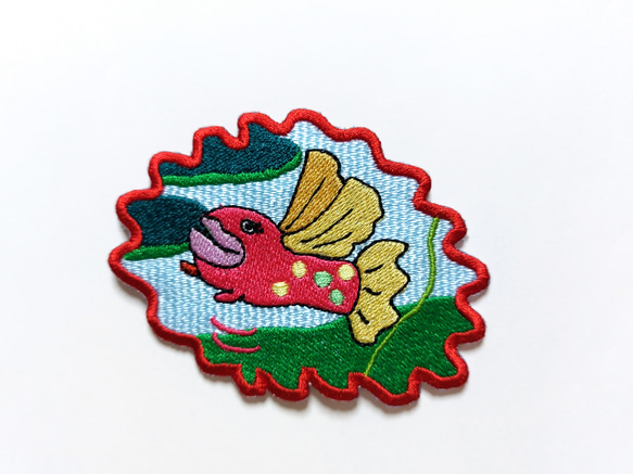 魚に女と描きまして ワッペン アップリケ 刺繍 可愛い ポップ 個性的 オリジナル 日本製 ピンク レッド ファンシー 5枚目の画像