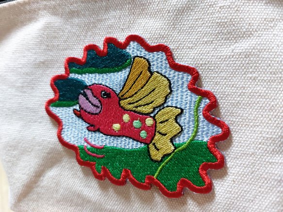 魚に女と描きまして ワッペン アップリケ 刺繍 可愛い ポップ 個性的 オリジナル 日本製 ピンク レッド ファンシー 12枚目の画像