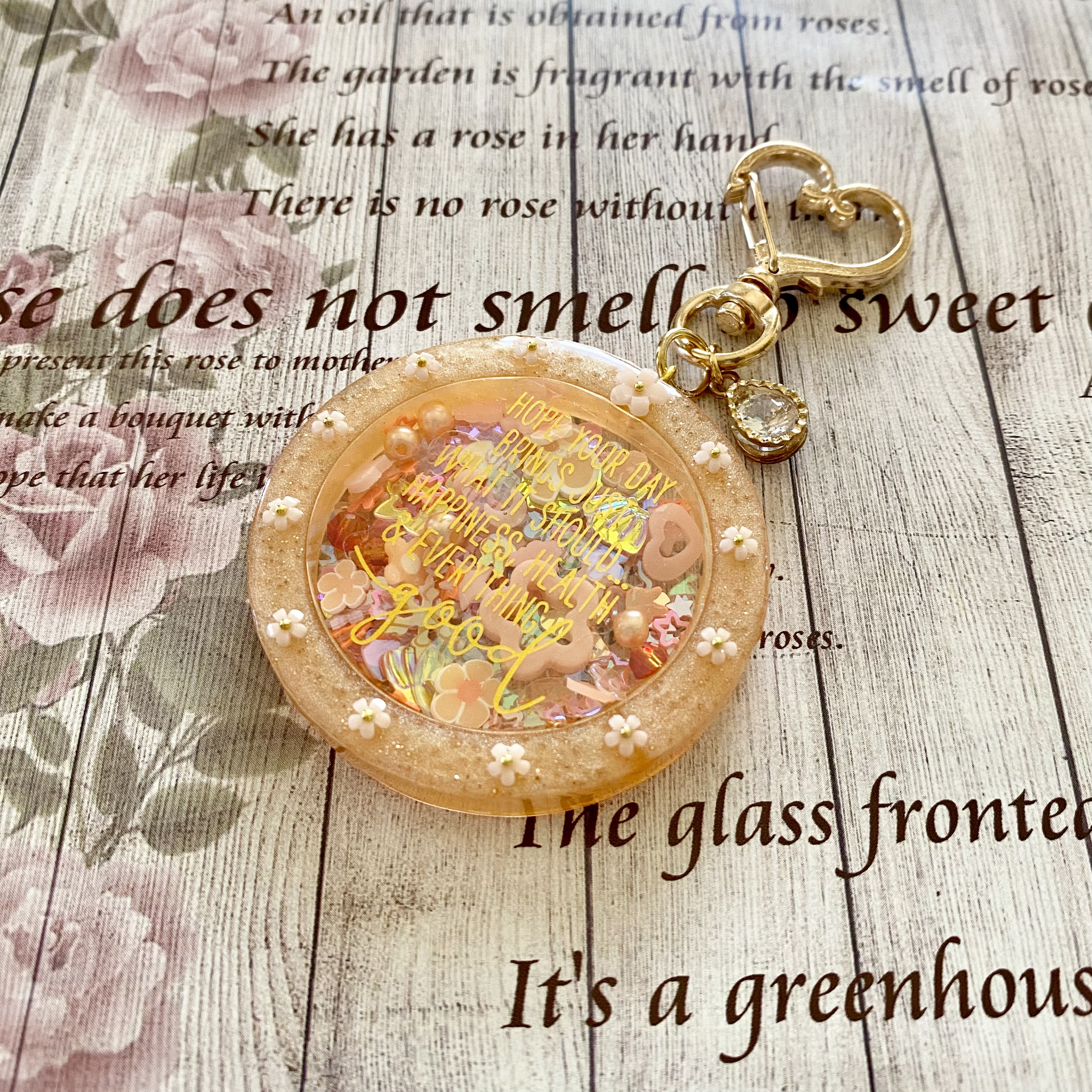 レジン　ハンドメイド　シャカシャカ　キーホルダー　441