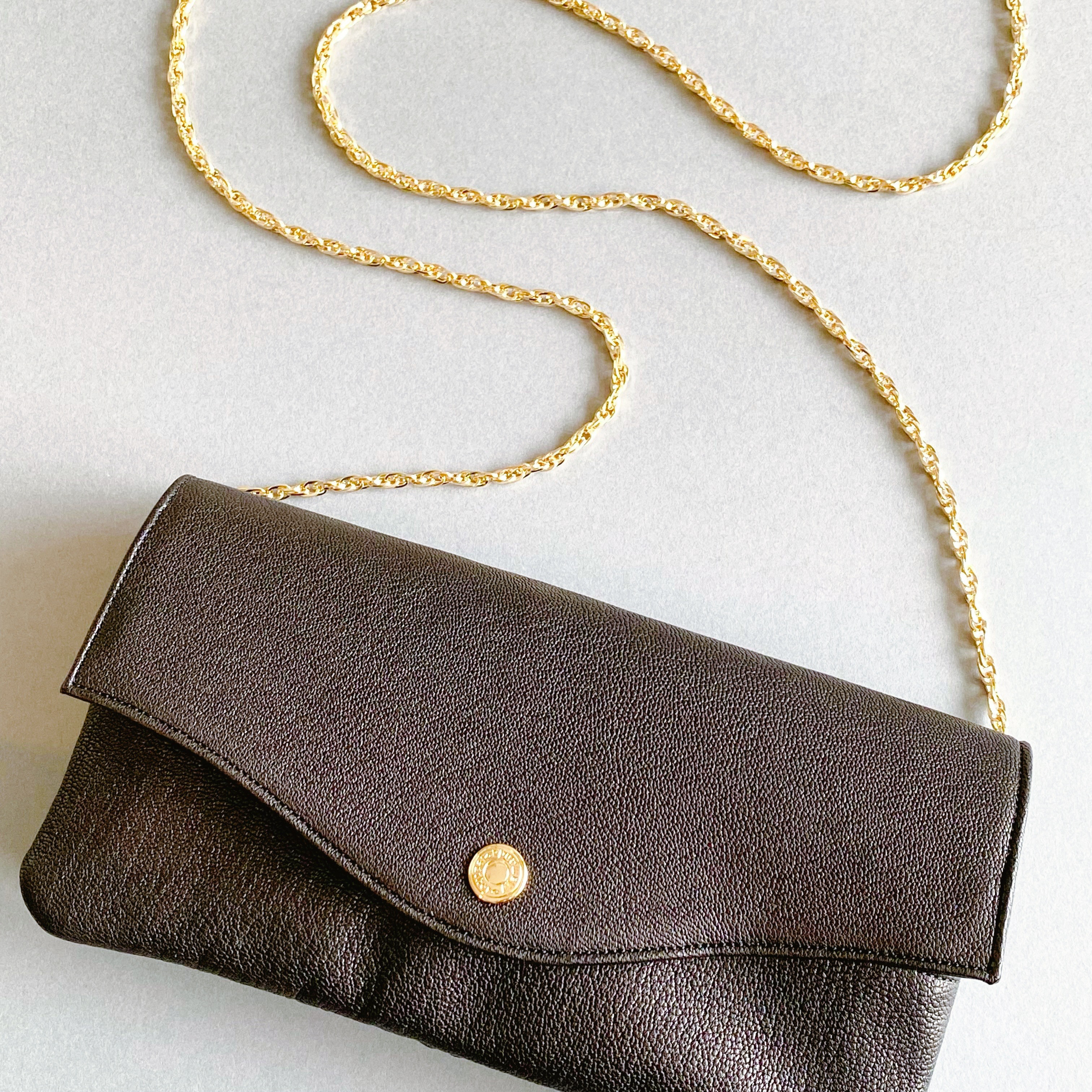 【SALE PRICE ¥18,900→¥15,120】スマホも入るお財布ショルダー（ブラック革）