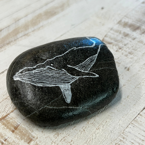 クジラのストーンアート2個（ペーパーウエイトなど） 立体・オブジェ