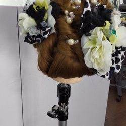 ハンドメイドの成人式☀️髪飾り    パールを添えて華やかに 水玉模様のを添えて華やか個性的に創作しました。♥ 9枚目の画像