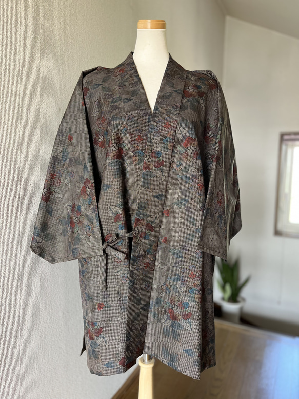 本場奄美大島紬　作務衣　古代染色純泥染　純手織り　未使用反物仕立　商標付　絹上衣 本場奄美大島紬 作務衣 古代染色純泥染 純手織り 未使用反物仕立 商標