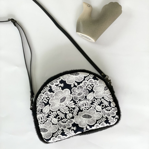 ミナペルホネン、ハンドメイド ショルダー付きバッグ ”smile flower