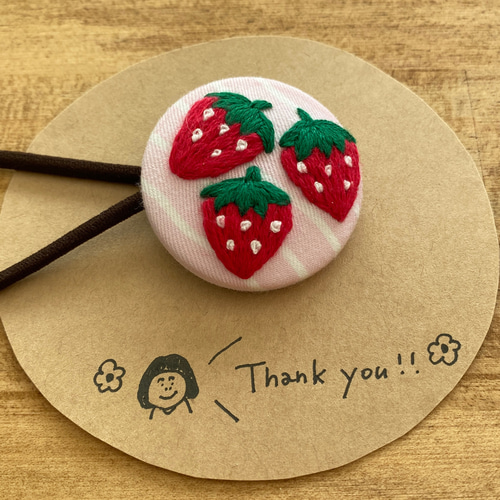 ハンドメイド いちご刺繍 有難がっ くるみボタンヘアゴム