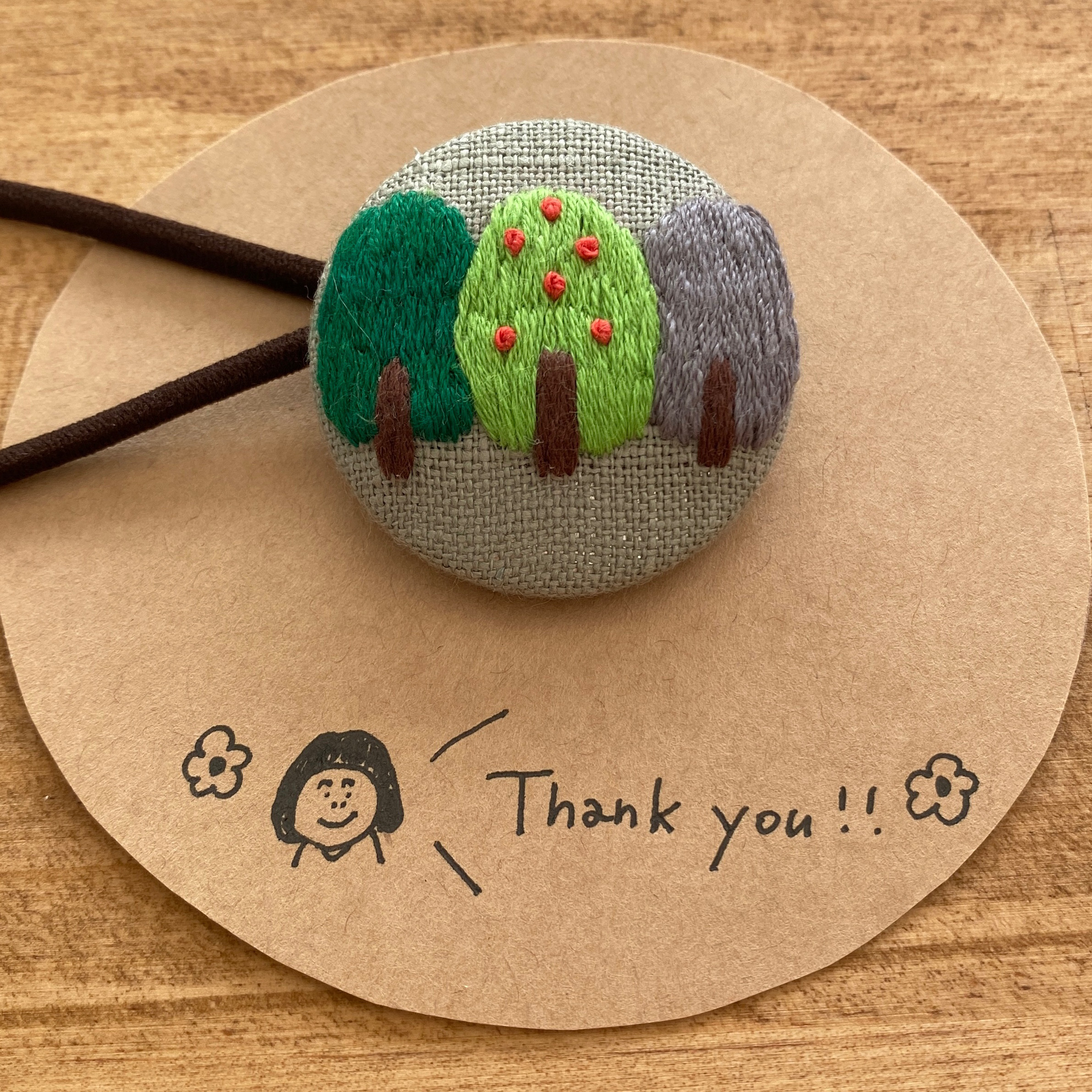 くるみボタン ヘアゴム 木 刺繍 ボタン ぎゅうにゅうぱん 通販
