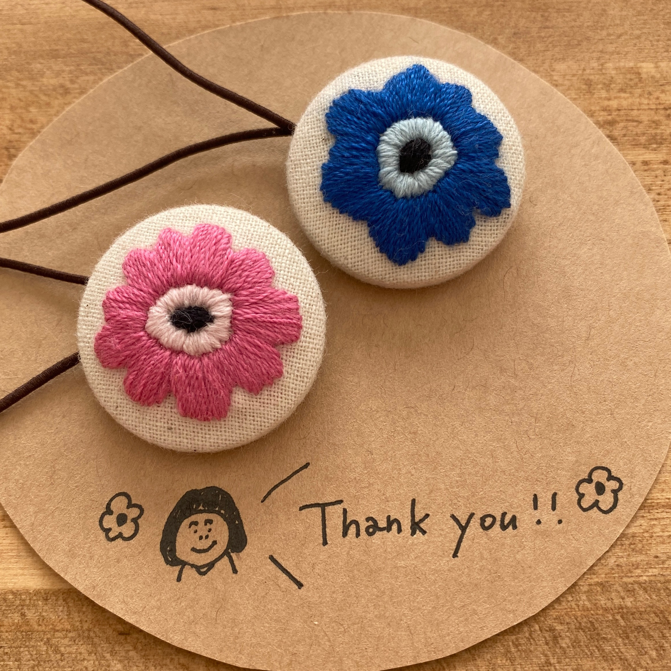 コスモス刺繍2.7センチ☆くるみボタンヘアゴム2セット コスモス刺繍2.7センチ☆くるみボタンヘアゴム2セット Pin page