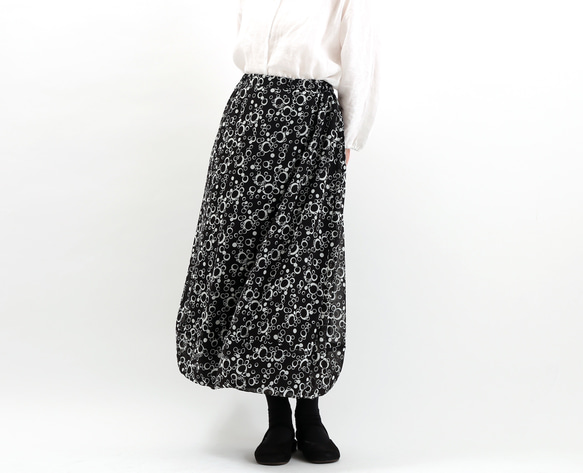 #433ソフトバルーンスカート(白黒) 1枚目の画像