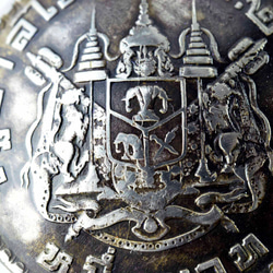 ビンテージ コイン ペンダントトップ、 ドーム状加工の個性的 コインペンダント、11256-494 本物の外国コイン 1枚目の画像