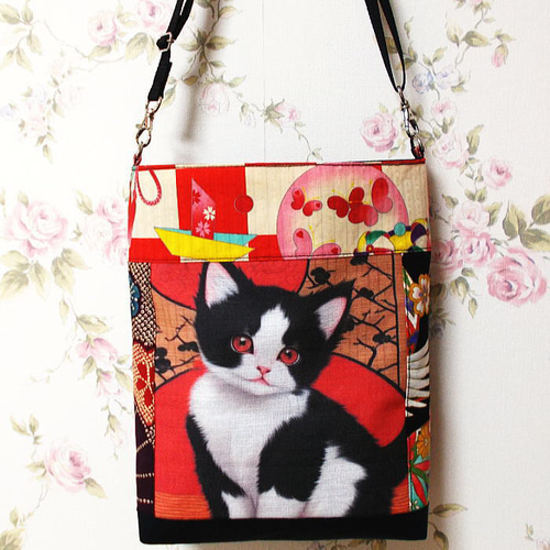 感謝価格　SALE 猫柄　パッチワーク　16cmファスナーポーチ 人気 感謝価格 SALE 猫柄 パッチワーク 16cmファスナーポーチ 人気