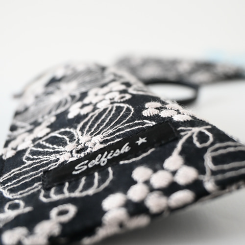 バッグにかけられるめがねケース ストラップ付き/シックな大人可愛い黒