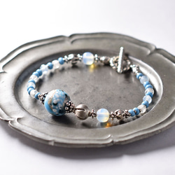 淡藍色威尼斯古董珠子和蛋白石玻璃、醋栗、卡倫銀和海藍寶石手鍊 第1張的照片