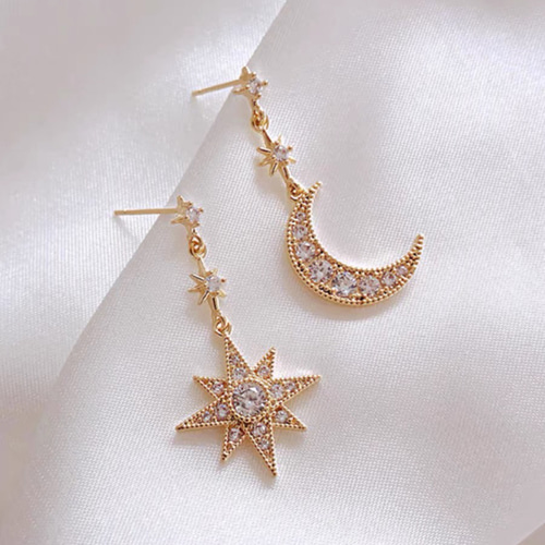 リニューアル✳︎再販】 月と太陽ピアス ／樹脂イヤリング／樹脂ピアス 