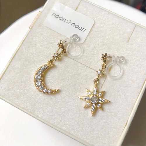 リニューアル✳︎再販】 月と太陽ピアス ／樹脂イヤリング／樹脂ピアス 